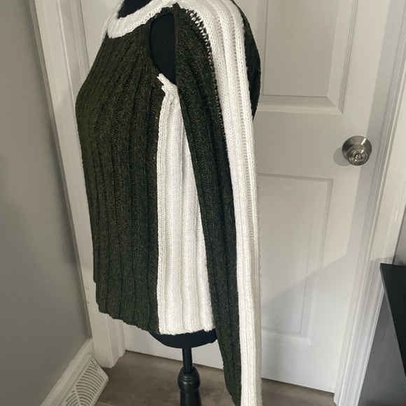 4th and reckless color block peekaboo shoulder top in small - Picture 5 of 9